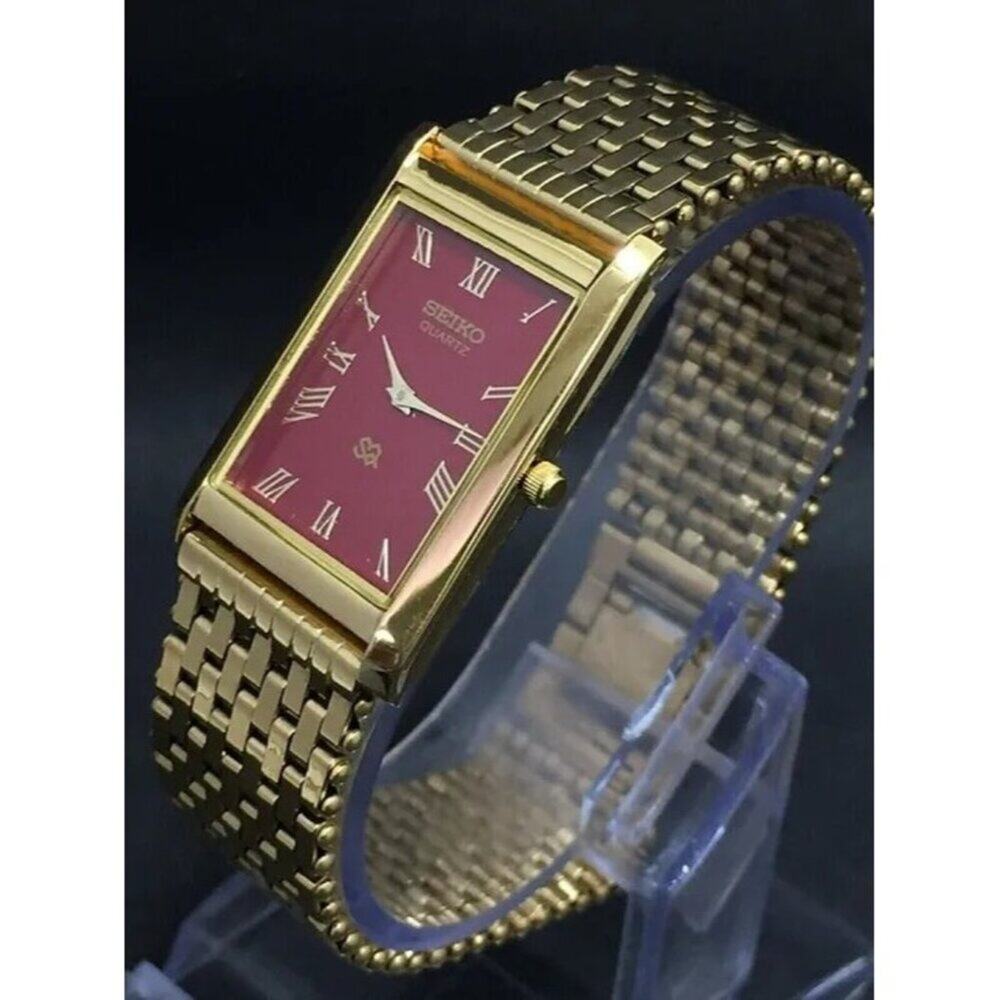 Vintage Style Seiko Quartz Mens Gold Watch & Red accents W/ Metal Strap